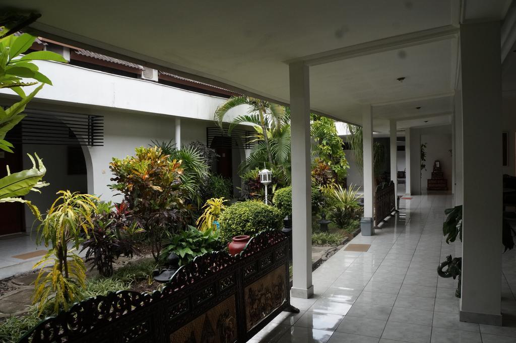 Hotel Kirana Yogyakarta Bagian luar foto