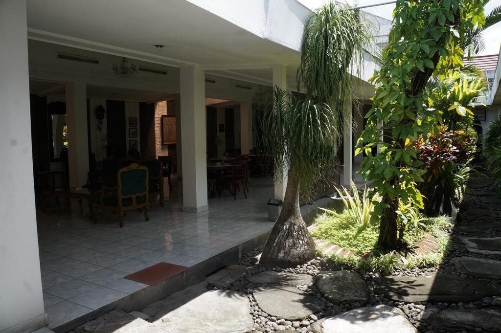 Hotel Kirana Yogyakarta Bagian luar foto
