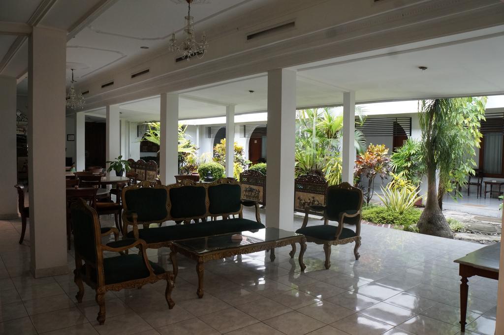 Hotel Kirana Yogyakarta Bagian luar foto